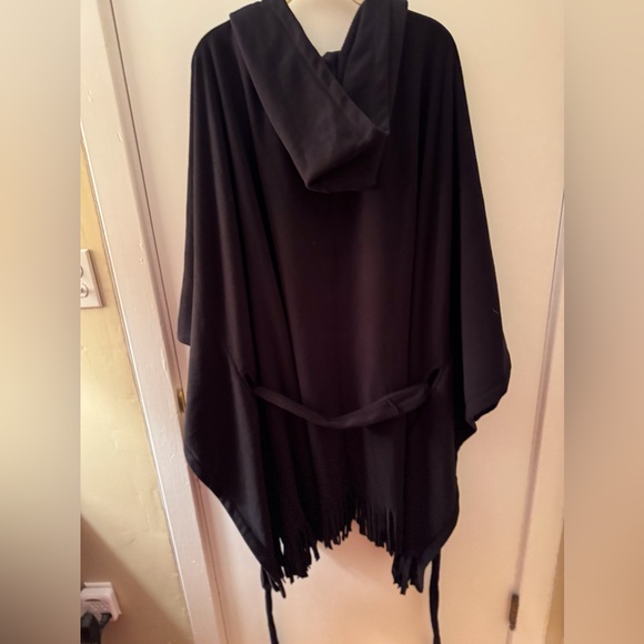 Susan Graver Hooded Poncho Weekend Fleece w/Fringe Black 4X NWOT - Picture 3 of 10